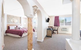 Knights Inn And Suites - Grand Forks
